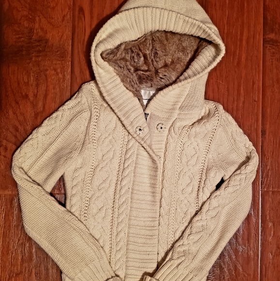 Sweater - Picture 1 of 8